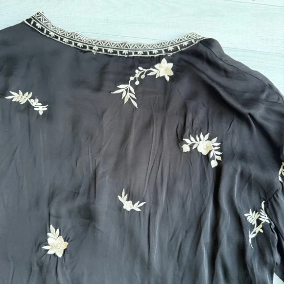 Zara Black & White Cropped Embroidered Top Size S - Picture 3 of 4